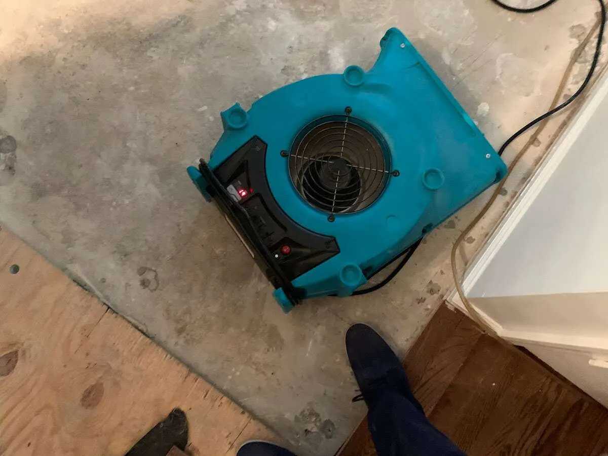 Air mover drying subfloor during Leak Detection & Repair in Louisville